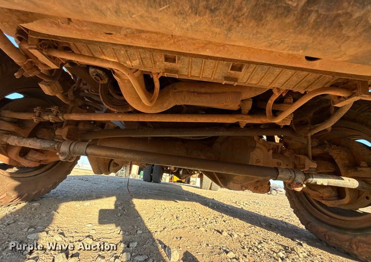 image for item ES5791 2006 Ford F350 Ext. Cab flatbed pickup truck