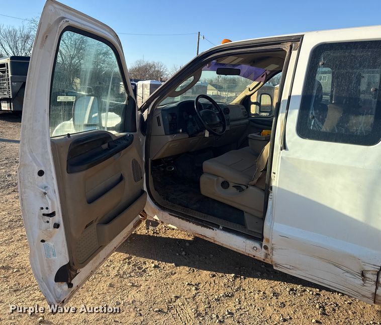 image for item ES5791 2006 Ford F350 Ext. Cab flatbed pickup truck