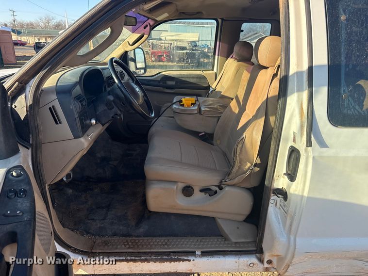 image for item ES5791 2006 Ford F350 Ext. Cab flatbed pickup truck