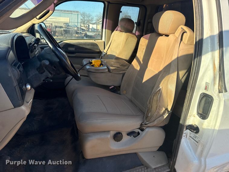 image for item ES5791 2006 Ford F350 Ext. Cab flatbed pickup truck