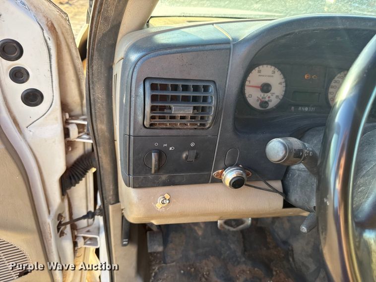 image for item ES5791 2006 Ford F350 Ext. Cab flatbed pickup truck