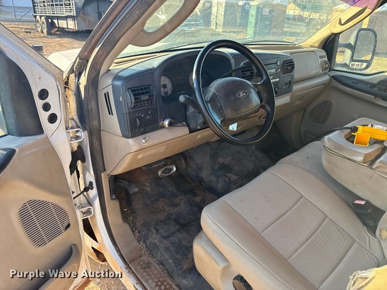 image for item ES5791 2006 Ford F350 Ext. Cab flatbed pickup truck