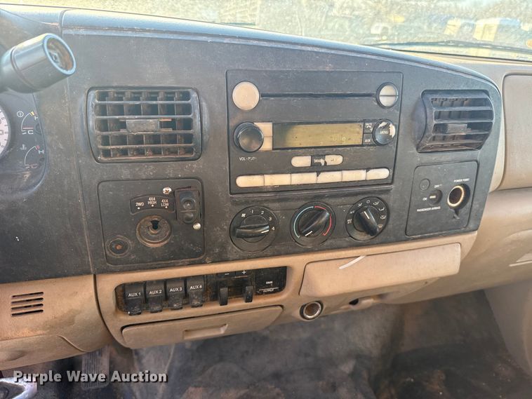 image for item ES5791 2006 Ford F350 Ext. Cab flatbed pickup truck