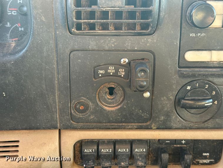 image for item ES5791 2006 Ford F350 Ext. Cab flatbed pickup truck