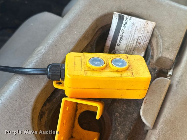 image for item ES5791 2006 Ford F350 Ext. Cab flatbed pickup truck