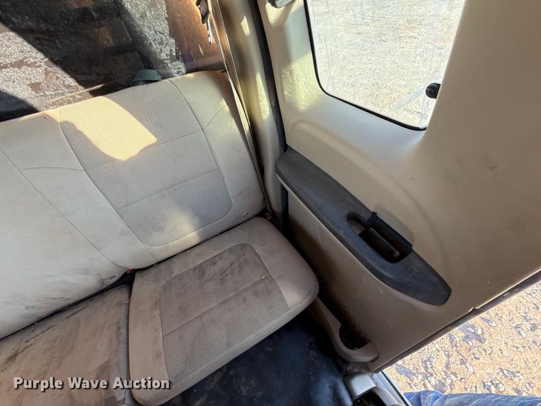 image for item ES5791 2006 Ford F350 Ext. Cab flatbed pickup truck