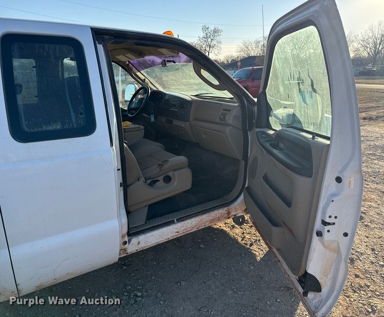 image for item ES5791 2006 Ford F350 Ext. Cab flatbed pickup truck