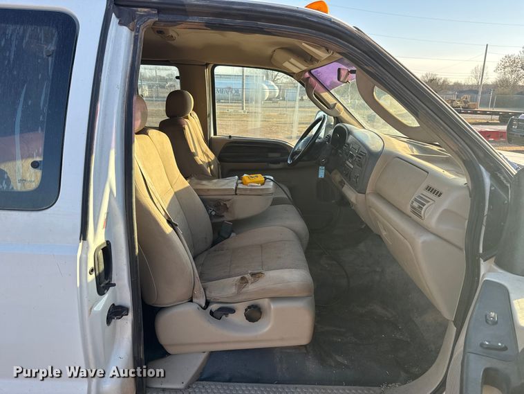 image for item ES5791 2006 Ford F350 Ext. Cab flatbed pickup truck