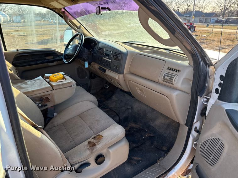 image for item ES5791 2006 Ford F350 Ext. Cab flatbed pickup truck