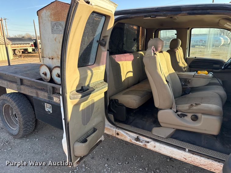 image for item ES5791 2006 Ford F350 Ext. Cab flatbed pickup truck