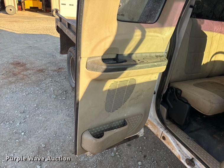 image for item ES5791 2006 Ford F350 Ext. Cab flatbed pickup truck