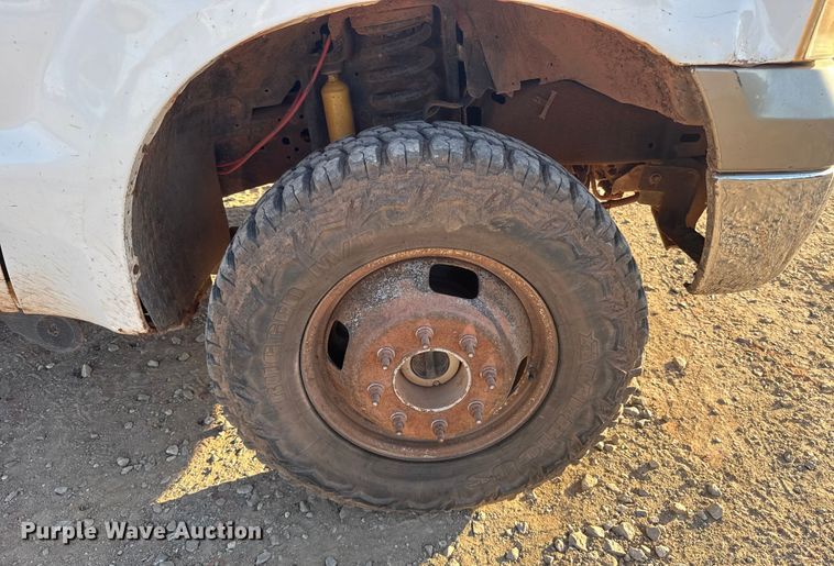 image for item ES5791 2006 Ford F350 Ext. Cab flatbed pickup truck