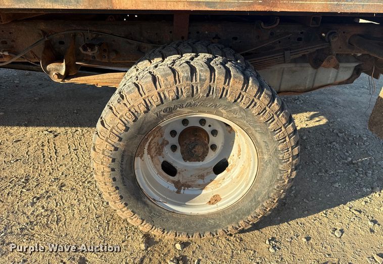 image for item ES5791 2006 Ford F350 Ext. Cab flatbed pickup truck