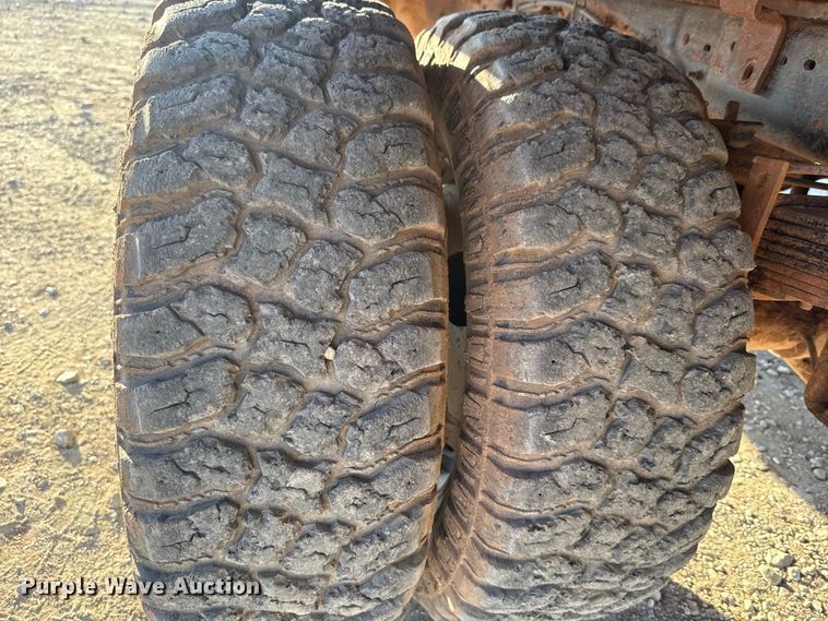 image for item ES5791 2006 Ford F350 Ext. Cab flatbed pickup truck