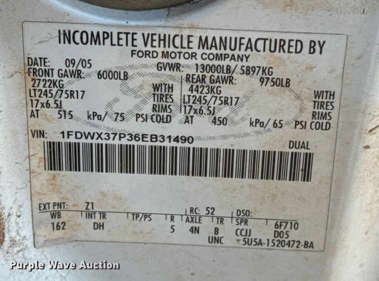 image for item ES5791 2006 Ford F350 Ext. Cab flatbed pickup truck