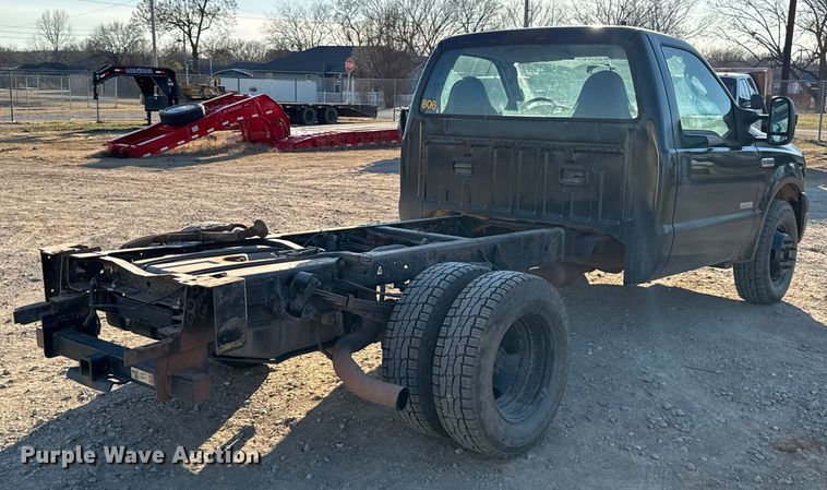 image for item ES5792 2007 Ford F350 pickup truck cab and chassis