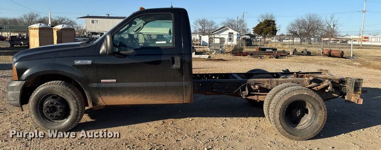 image for item ES5792 2007 Ford F350 pickup truck cab and chassis