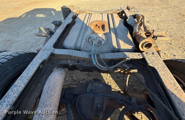 image for item ES5792 2007 Ford F350 pickup truck cab and chassis