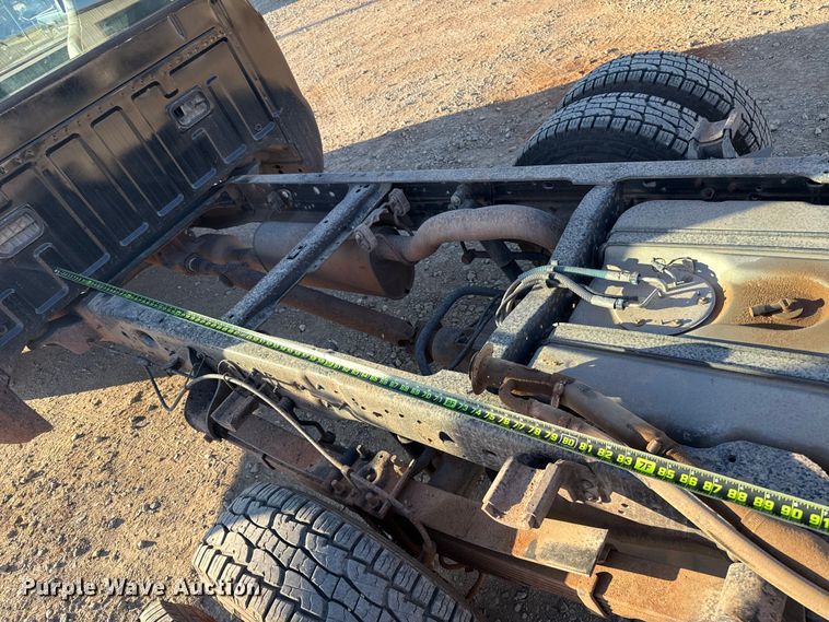 image for item ES5792 2007 Ford F350 pickup truck cab and chassis