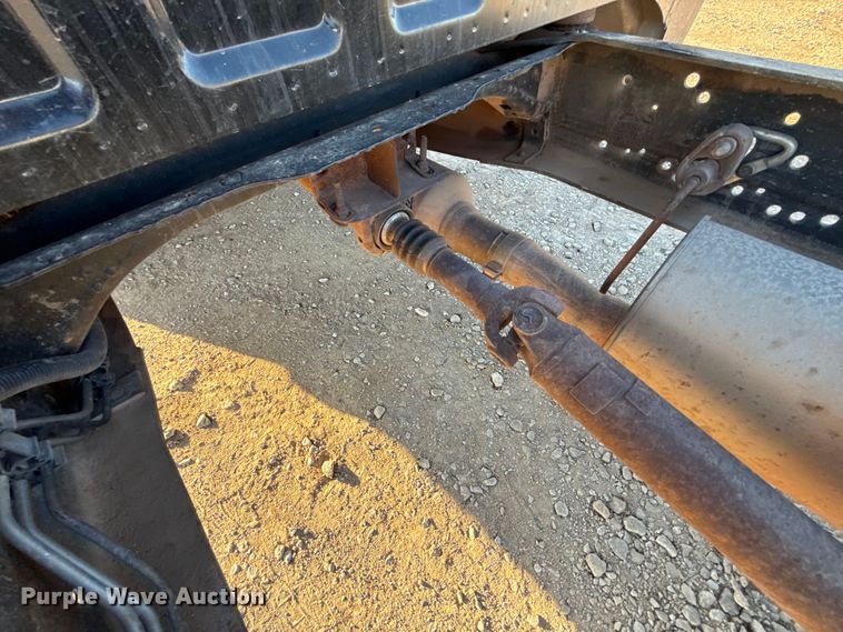 image for item ES5792 2007 Ford F350 pickup truck cab and chassis