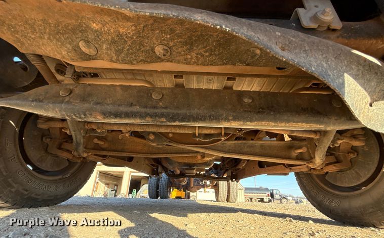 image for item ES5792 2007 Ford F350 pickup truck cab and chassis