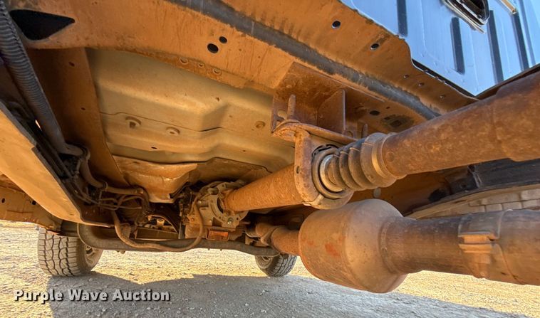 image for item ES5792 2007 Ford F350 pickup truck cab and chassis