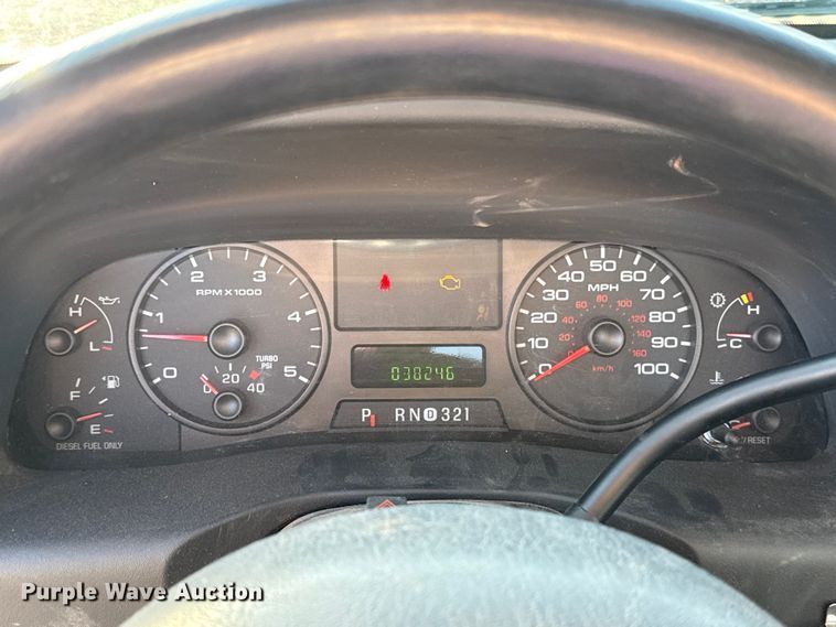 image for item ES5792 2007 Ford F350 pickup truck cab and chassis