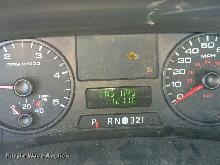 image for item ES5792 2007 Ford F350 pickup truck cab and chassis