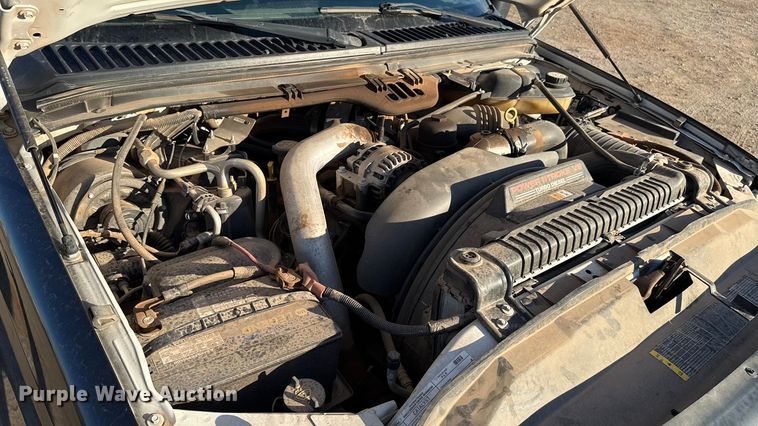 image for item ES5792 2007 Ford F350 pickup truck cab and chassis