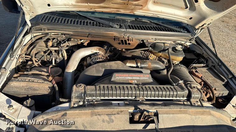 image for item ES5792 2007 Ford F350 pickup truck cab and chassis