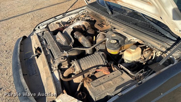 image for item ES5792 2007 Ford F350 pickup truck cab and chassis