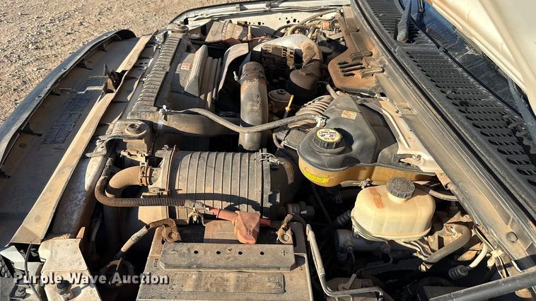 image for item ES5792 2007 Ford F350 pickup truck cab and chassis