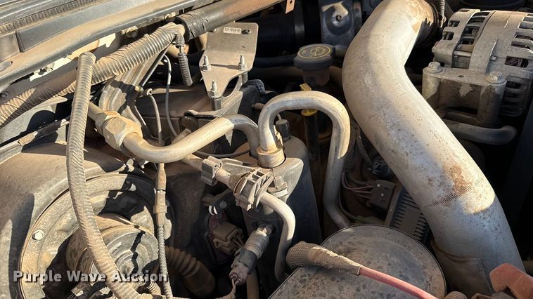 image for item ES5792 2007 Ford F350 pickup truck cab and chassis