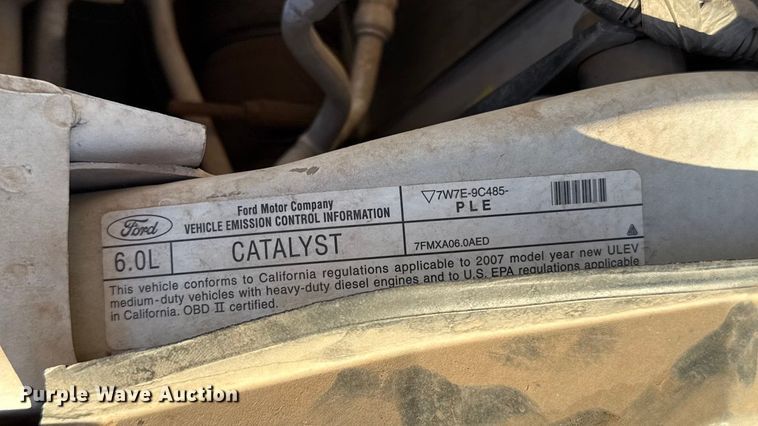 image for item ES5792 2007 Ford F350 pickup truck cab and chassis