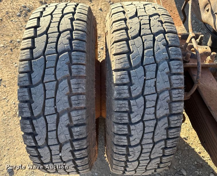 image for item ES5792 2007 Ford F350 pickup truck cab and chassis