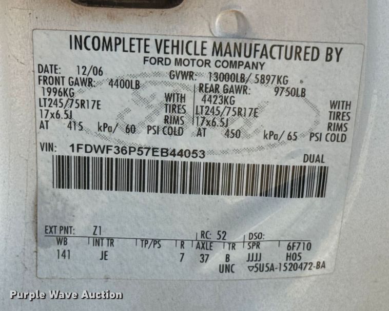 image for item ES5792 2007 Ford F350 pickup truck cab and chassis