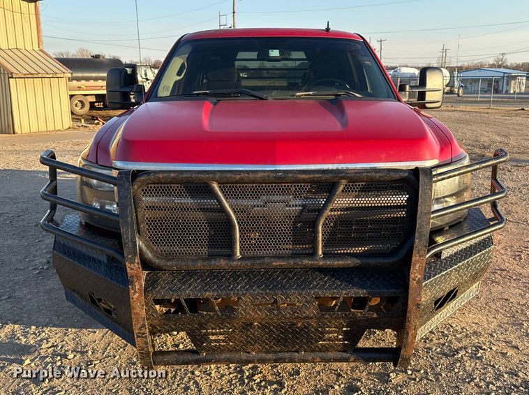 image for item ES5794 2007 Chevrolet Silverado 2500HD Ext. Cab flatbed pickup truck