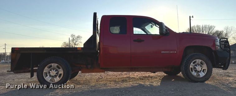 image for item ES5794 2007 Chevrolet Silverado 2500HD Ext. Cab flatbed pickup truck