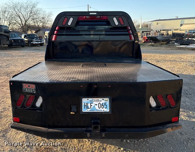 image for item ES5794 2007 Chevrolet Silverado 2500HD Ext. Cab flatbed pickup truck