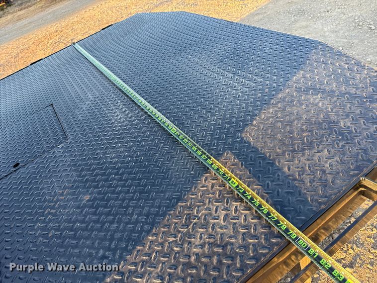 image for item ES5794 2007 Chevrolet Silverado 2500HD Ext. Cab flatbed pickup truck