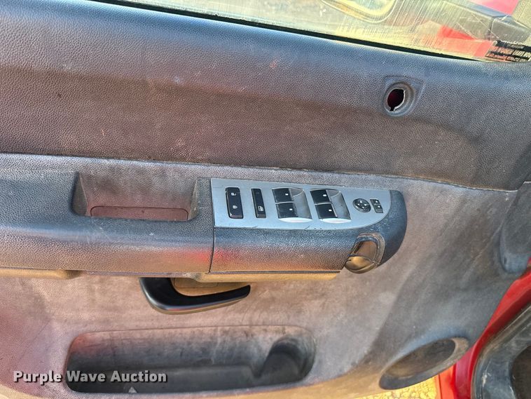 image for item ES5794 2007 Chevrolet Silverado 2500HD Ext. Cab flatbed pickup truck