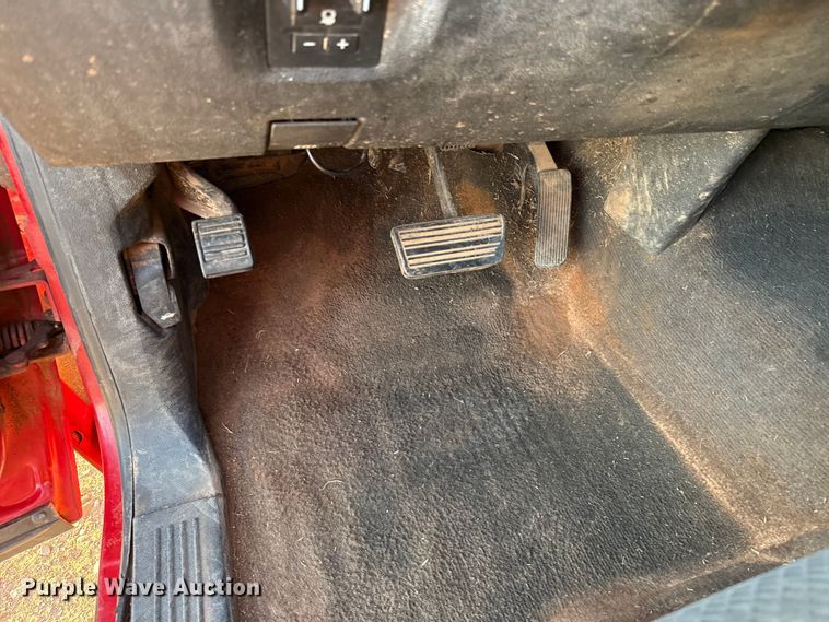 image for item ES5794 2007 Chevrolet Silverado 2500HD Ext. Cab flatbed pickup truck