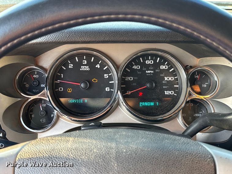 image for item ES5794 2007 Chevrolet Silverado 2500HD Ext. Cab flatbed pickup truck