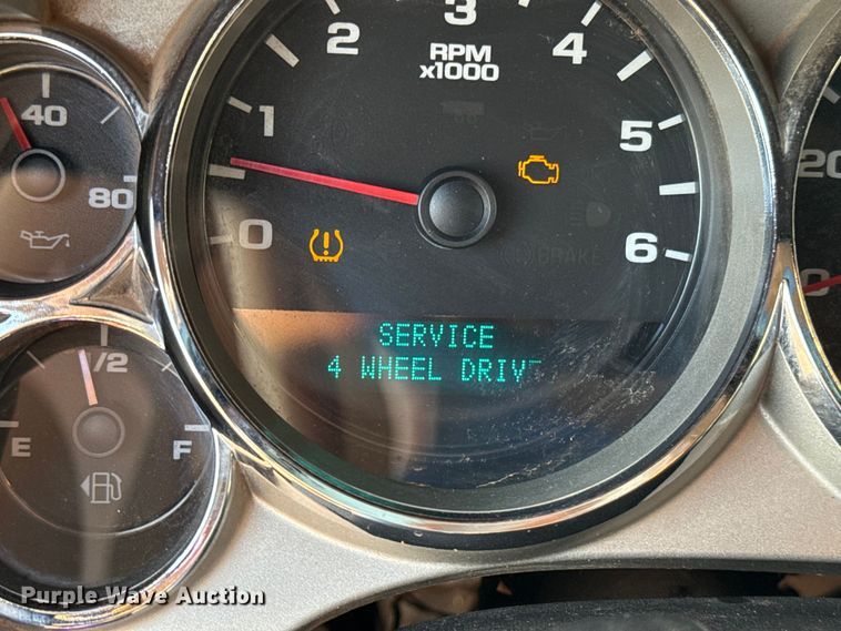 image for item ES5794 2007 Chevrolet Silverado 2500HD Ext. Cab flatbed pickup truck