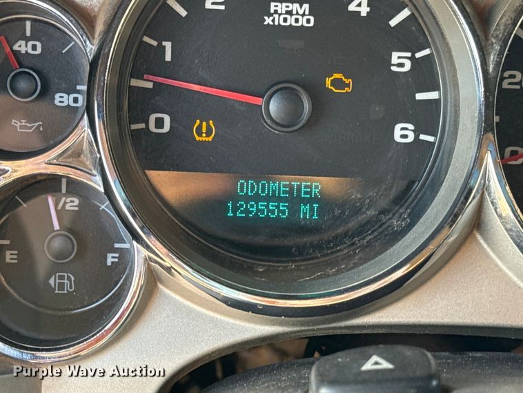 image for item ES5794 2007 Chevrolet Silverado 2500HD Ext. Cab flatbed pickup truck