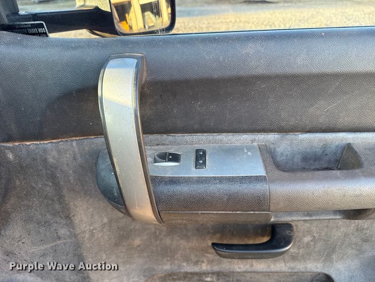 image for item ES5794 2007 Chevrolet Silverado 2500HD Ext. Cab flatbed pickup truck