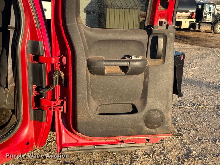 image for item ES5794 2007 Chevrolet Silverado 2500HD Ext. Cab flatbed pickup truck