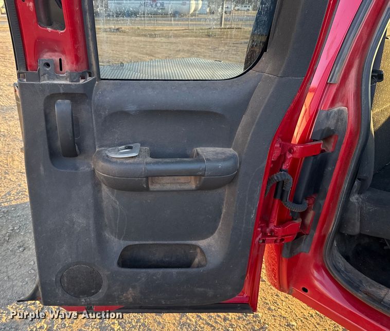 image for item ES5794 2007 Chevrolet Silverado 2500HD Ext. Cab flatbed pickup truck