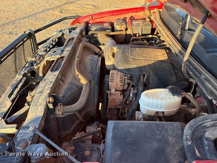 image for item ES5794 2007 Chevrolet Silverado 2500HD Ext. Cab flatbed pickup truck