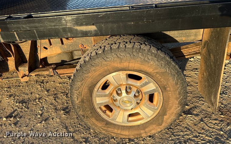 image for item ES5794 2007 Chevrolet Silverado 2500HD Ext. Cab flatbed pickup truck